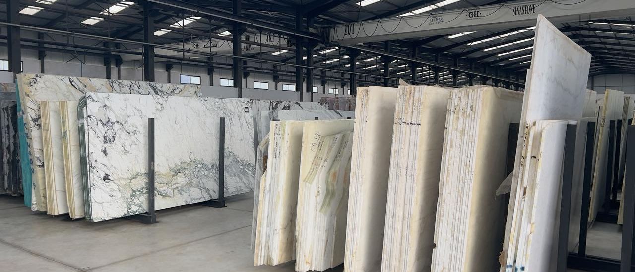 Plattenbestand im Natursteinbetrieb: Warum die Tabelle mehr kostet als die CNC